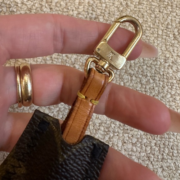 Repurposed LV Clochette keychain - Picture 10 of 13